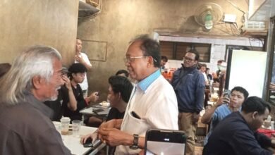 Gubernur Bali Wayan Koster saat mengunjungi Coffee Jenar Jl. Kaliasem, Denpasar