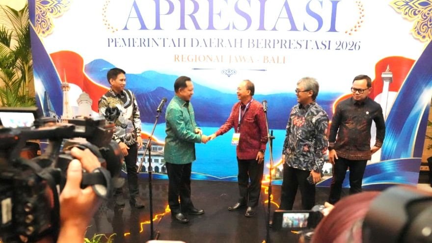 Gubernur Koster terima penghargaan Apresiasi Pemda Berprestasi tahun 2026 di Badung