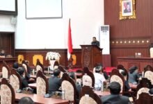 Bupati Mahayastra sampaikan jawaban atas PU fraksi terkait Perubahan APBD Gianyar 2026