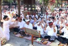 Bupati Sanjaya dan Gubernur Koster sembahyang Tumpek Uye di Pura Luhur Batukaru Tabanan