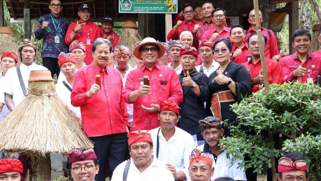 Bupati Sanjaya hadir di Desa Lalanglinggah dalam program Bungan Desa ke-64 perkuat sektor pertanian dan pariwisata