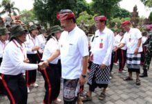Peserta bela negara Rindam IX Udayana gerak jalan ke Kantor Bupati Tabanan