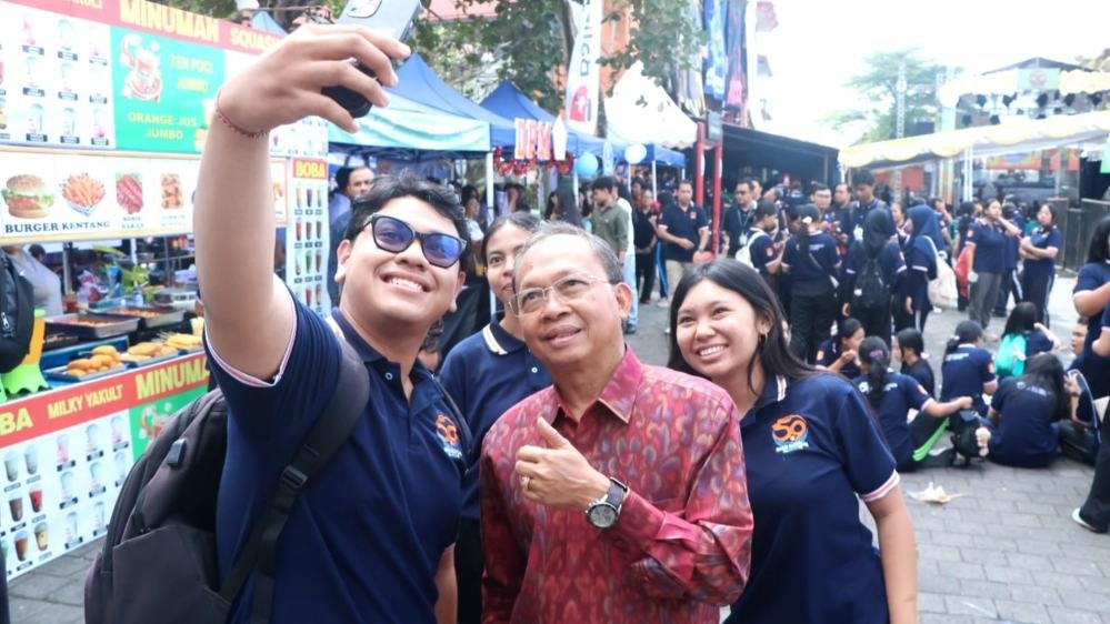Gubernur Koster hadiri Puncak Dies Natalis ke-59 FEB Universitas Udayana ajak perkuat pembangunan Bali