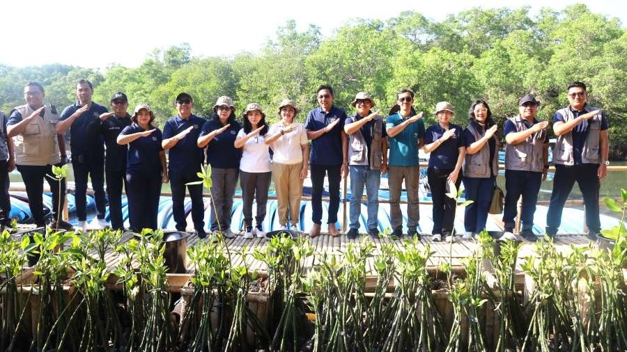 HUT ke-50 Perumda Tirta Mangutama Ketua TP PKK Badung dukung penanaman 2000 mangrove