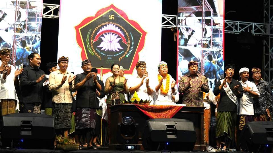 Bupati Adi Arnawa hadiri HUT ke-55 STT Tunjung Mekar di Munggu Mengwi Badung