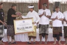 Bupati Wayan Adi Arnawa saat hadiri Karya Agung Pitra Yadnya Desa Adat Jimbaran