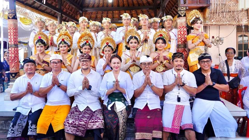 Karya di Pura Ibu Panti Bualu Wabup Badung apresiasi semangat gotong royong krama