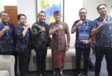 Bupati Klungkung I Made Satria sambut audiensi PT Nusa Medika terkait peluncuran ambulans laut di Nusa Penida