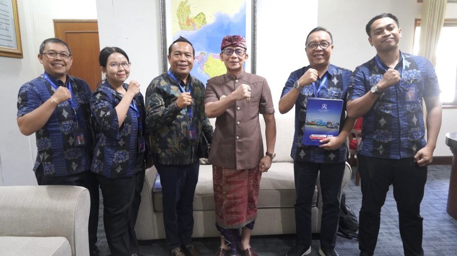 Bupati Klungkung I Made Satria sambut audiensi PT Nusa Medika terkait peluncuran ambulans laut di Nusa Penida