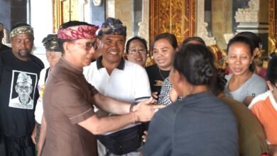 Pemkab Klungkung serahkan bantuan Pitra Yadnya Rp165 juta untuk ringankan beban warga dan lestarikan adat