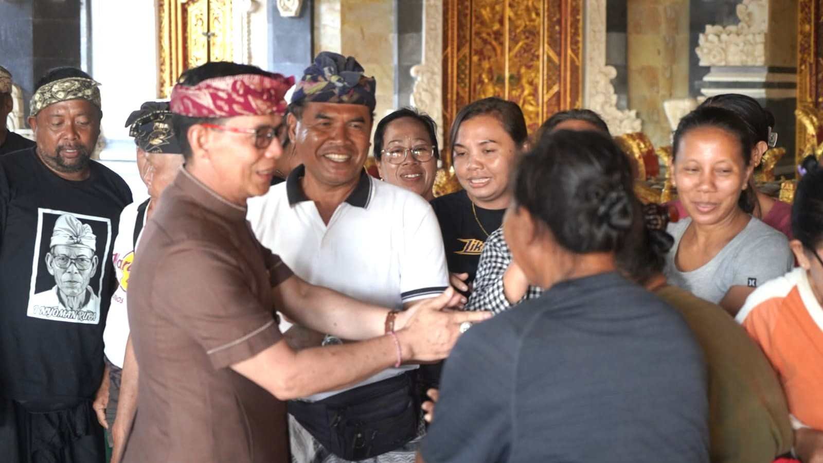 Pemkab Klungkung serahkan bantuan Pitra Yadnya Rp165 juta untuk ringankan beban warga dan lestarikan adat