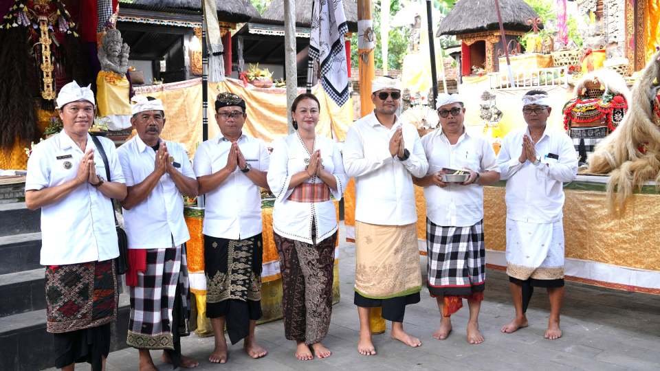 Wabup Bagus Alit Sucipta ikuti prosesi ngetus Ida Betara Tapakan di Pura Dalem Korya