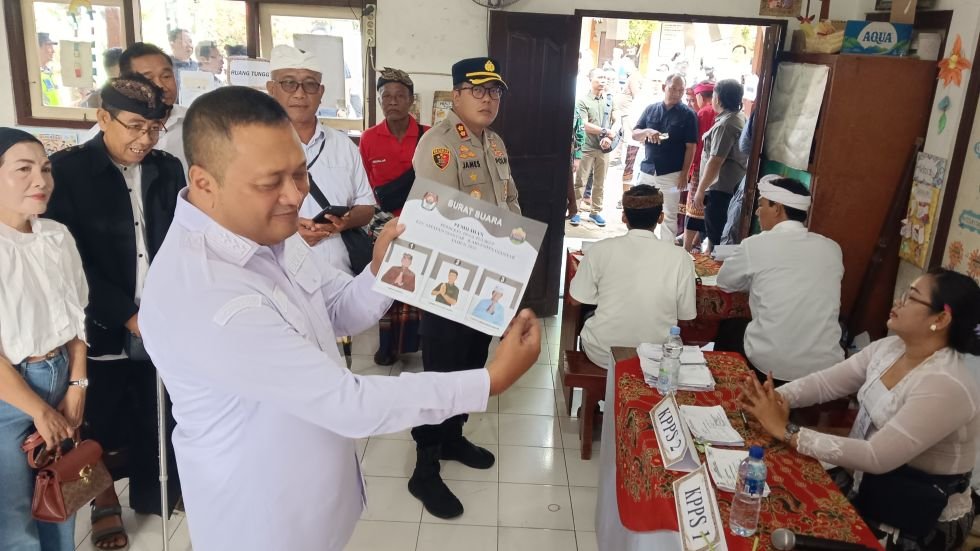 Bupati Mahayastra tinjau sejumlah TPS Pilkel serentak Gianyar 2026