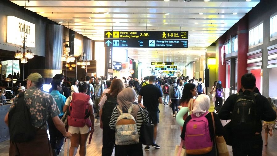 Suasana aktivitas di Bandara Internasional I Gusti Ngurah Rai Bali