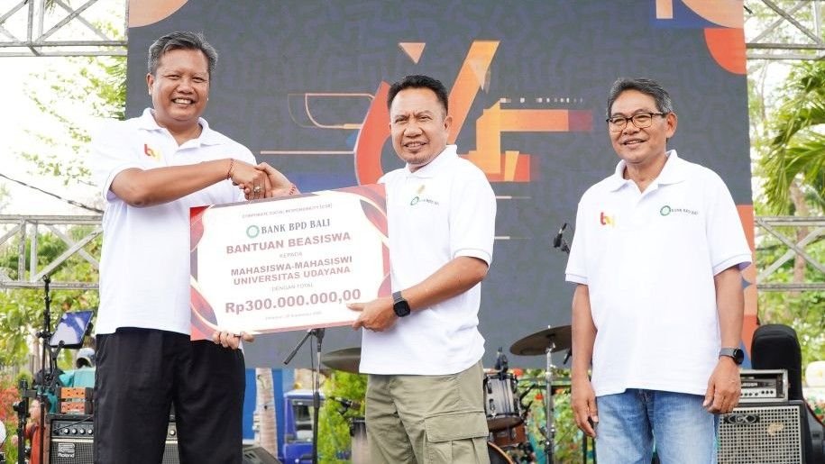 Dies Natalis Universitas Udayana Bank BPD Bali serahkan bantuan CSR