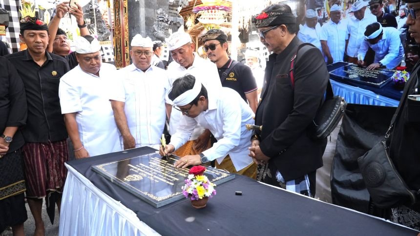 Bupati Adi Arnawa hadiri karya di Pura Ibu Panti Dukuh Bualu Kuta Selatan Badung