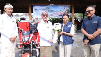 Perkuat mitigasi bencana dan kebersihan Pemkab Klungkung terima bantuan armada terpadu dari PT SMI
