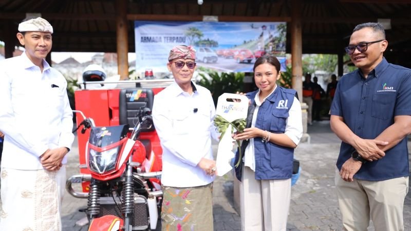 Perkuat mitigasi bencana dan kebersihan Pemkab Klungkung terima bantuan armada terpadu dari PT SMI