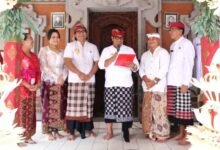 Bupati Sanjaya serahkan dokumen kependudukan Program Semara Ratih