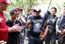 Dukung peningkatan produksi petani setempat Bupati Sanjaya ikuti Gerdal hama tupai di Selemadeg Barat