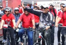 Bupati Sanjaya bersepeda bersama komunitas tinjau pembangunan penataan area Kota Singasana Tabanan