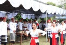 Rangkaian mepeed dan persembahyangan bersama Bupati Sanjaya perkuat kebersamaan jajaran Pemkab Tabanan