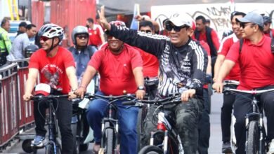 Bupati Sanjaya bersepeda bersama komunitas tinjau pembangunan penataan area Kota Singasana Tabanan