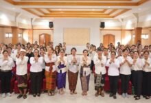 Ny. Ayu Kristi Arya Wibawa buka sosialisasi penguatan kader posyandu 6 SPM di Denpasar