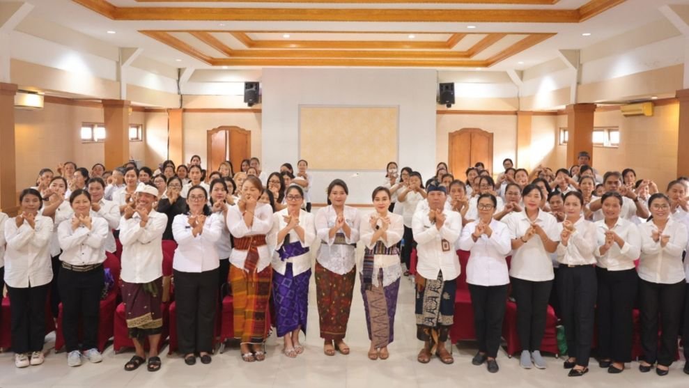 Ny. Ayu Kristi Arya Wibawa buka sosialisasi penguatan kader posyandu 6 SPM di Denpasar