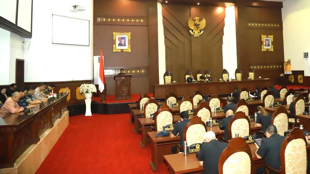 Wabup Agung Mayun hadiri Rapat Paripurna DPRD Gianyar dengan agenda Pemandangan Umum fraksi terhadap APBD Perubahan 2026
