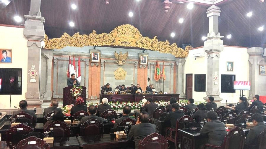 suasana sidang dprd tabanan