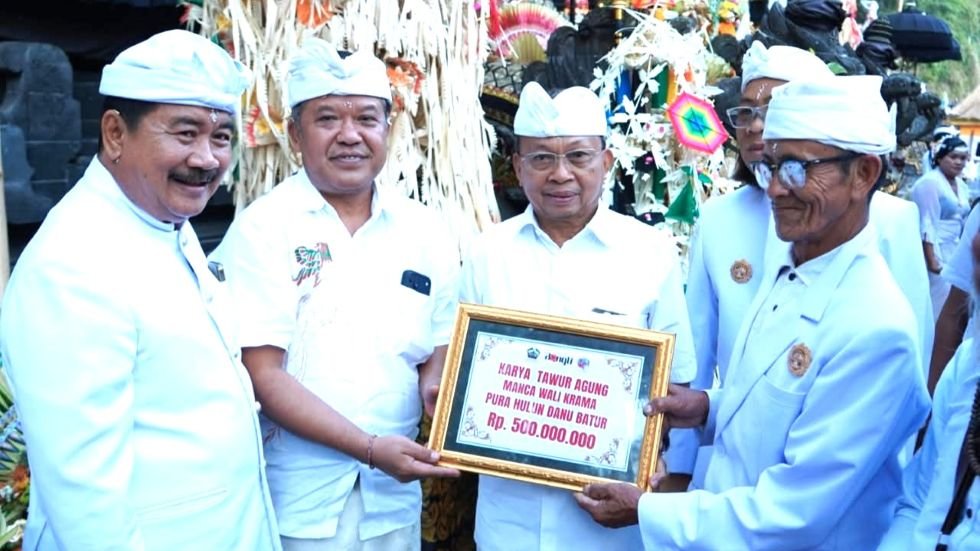 Gubernur Wayan Koster hadiri puncak karya Panca Wali Krama Ulun Danu Batur rawat kesucian alam Bali