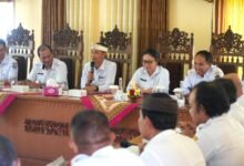 Monev penyelenggaraan pemerintahan di Banjarangkan Wabup Tjok Surya apresiasi kinerja desa dan dorong optimalisasi pengelolaan sampah