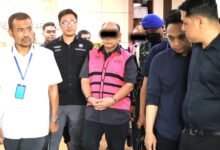 Penyerahan tersangka dan barang bukti Tahap II ke Penuntut Umum Kejari Jakarta Pusat perkara tata kelola MBG di BGN
