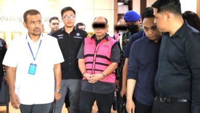 Penyerahan tersangka dan barang bukti Tahap II ke Penuntut Umum Kejari Jakarta Pusat perkara tata kelola MBG di BGN