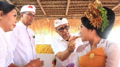 Apresiasi upacara adat massal di Kesiman ringankan beban masyarakat Walikota Jaya Negara ngayah nyangging upacara metatah massal