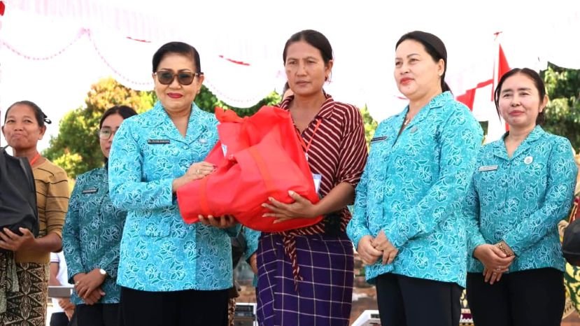 Ny. Putri Koster dorong produk lokal dan bunga kasna Temukus Karangasem makin berdaya melalui Pasar Rakyat