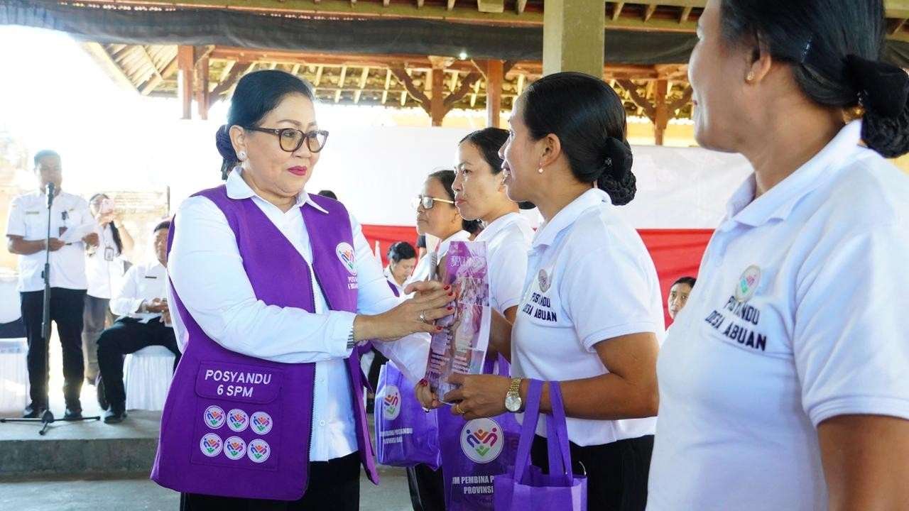 Ny. Putri Koster dorong kader Posyandu Bangli peka dan proaktif dalam transformasi pelayanan dasar