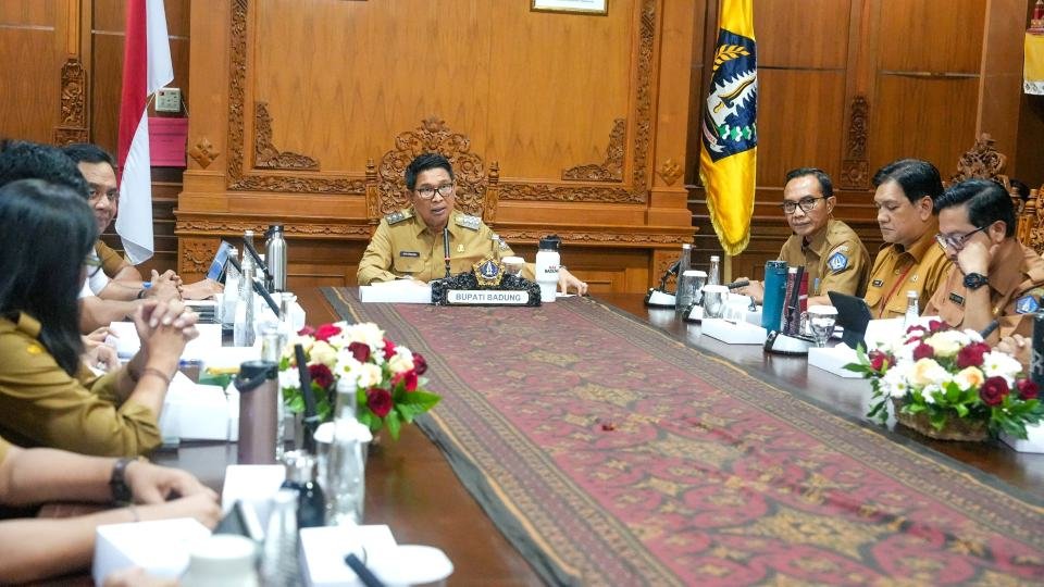 Langkah strategis mempercepat infrastruktur Bupati Adi Arnawa matangkan pinjaman daerah bersama 3 kementerian