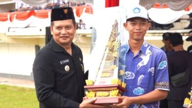 bupati kembang sebelah kiri