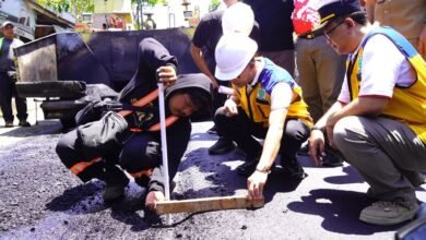 Bupati Klungkung, I Made Satria saat melakukan peninjauan proyek pembangunan fisik di Kecamatan Klungkung dan Dawan