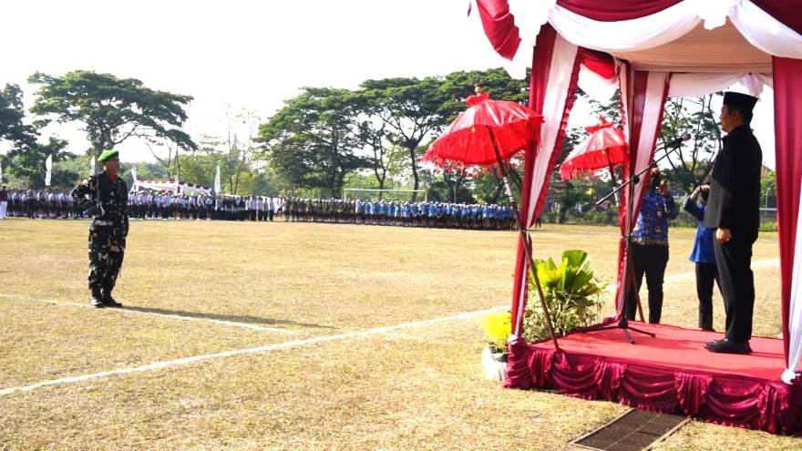 Bupati Jembrana, I Made Kembang Hartawan saat memimpin upacara