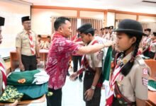 Pelepasan kontingen Pramuka Penggalang SMPN 4 Kuta Utara oleh Kabid Kepemudaan dan Olahraga Disdikpora Badung I Putu Oka Adnyana di Gedung Kwarcab Badung, Kerobokan