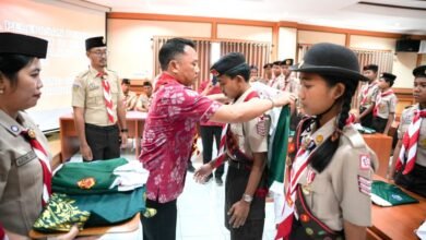 Pelepasan kontingen Pramuka Penggalang SMPN 4 Kuta Utara oleh Kabid Kepemudaan dan Olahraga Disdikpora Badung I Putu Oka Adnyana di Gedung Kwarcab Badung, Kerobokan