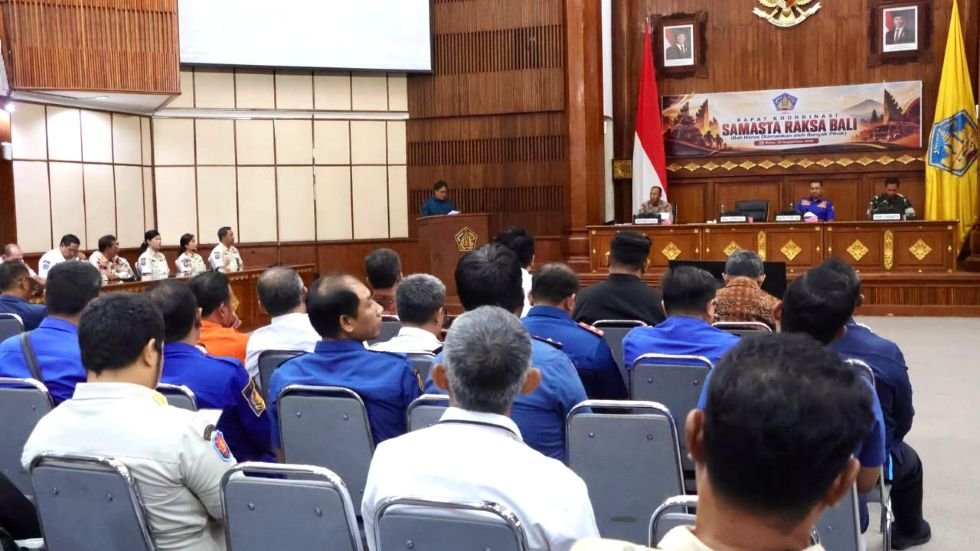 Wakil Gubernur Bali, I Nyoman Giri Prasta saat memimpin Rapat Koordinasi Samasta Raksa Bali di Gedung Wiswa Sabha Utama, Denpasar